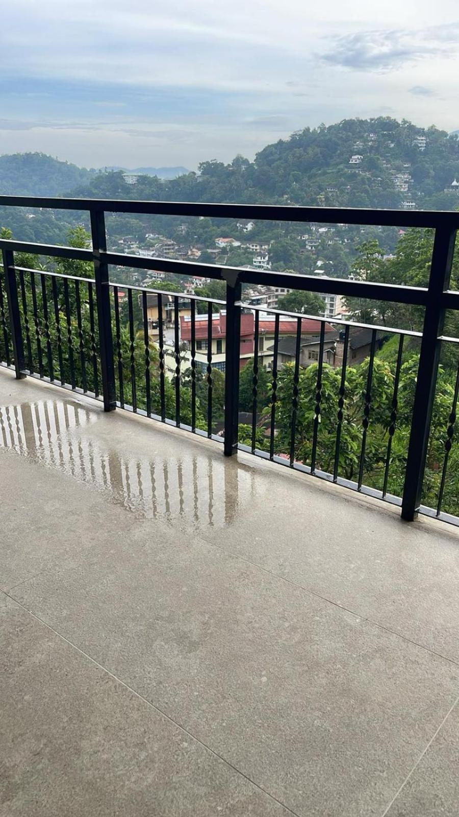 Lush Breeze * Kandy